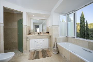 https://cdn.resales-online.com/public/b3evhsn1uj/properties/37321c30799711f086ca02a3ded47a2d/w1200/55-3c1c941a81476b73787f827064fcb30e.jpg?v=1755238681