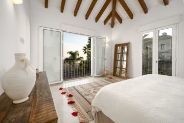 https://cdn.resales-online.com/public/b3evhsn1uj/properties/37321c30799711f086ca02a3ded47a2d/w1200/59-17d8b885cf42a1c7af91ef6c5fd5a0e0.jpg?v=1755238681