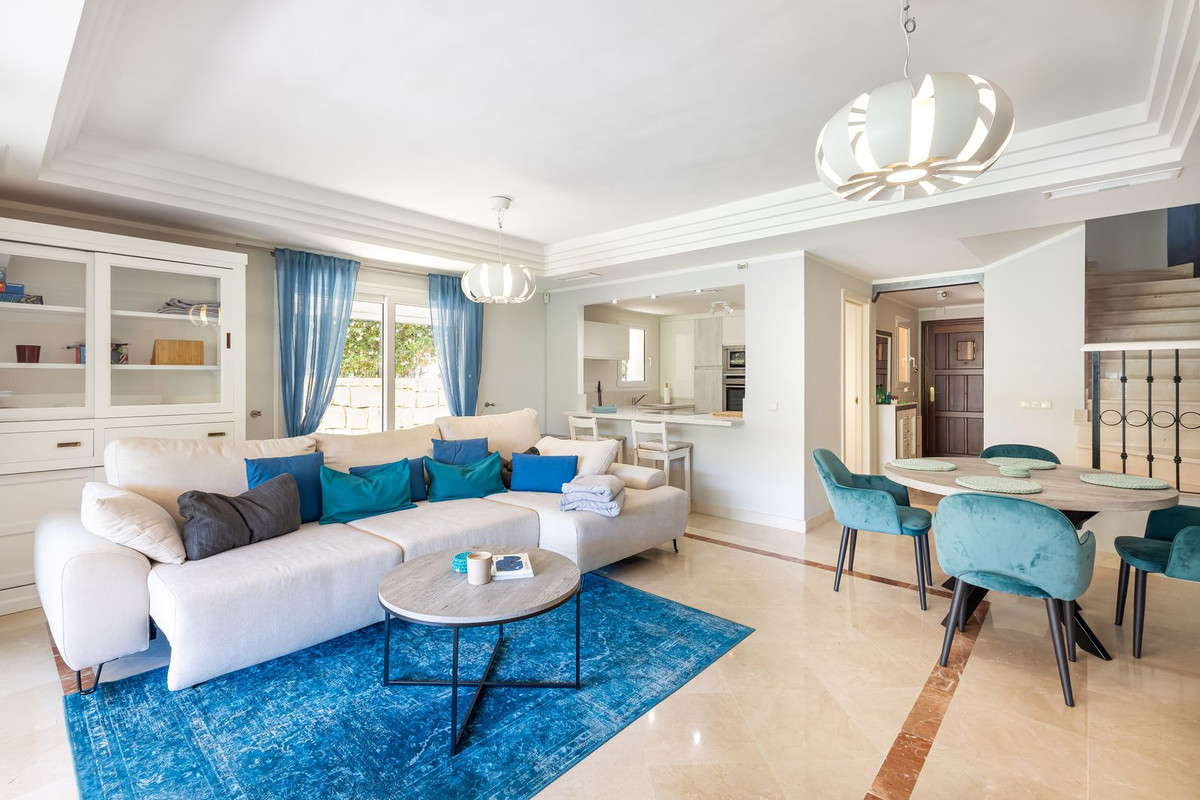 https://cdn.resales-online.com/public/52hwdhfnpzefmtp0/properties/84bb1c1a7c3111f086ca02a3ded47a2d/w1200/1-7980e48d732b6fc85c14b43b94d2aa54.jpg?v=1755541215