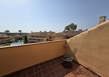 https://cdn.resales-online.com/public/66nt3mzl2e/properties/571f8e747b9c11f086ca02a3ded47a2d/w1200/40-f31507287178c6a03c2c34ff88cc832c.jpg?v=1755461395