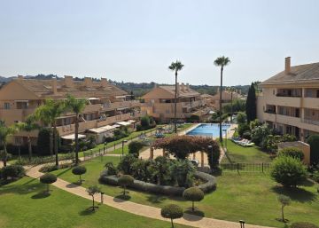 https://cdn.resales-online.com/public/66nt3mzl2e/properties/571f8e747b9c11f086ca02a3ded47a2d/w1200/8-e64a9055bba3e77ac8aca3b893cdf826.jpg?v=1755461395