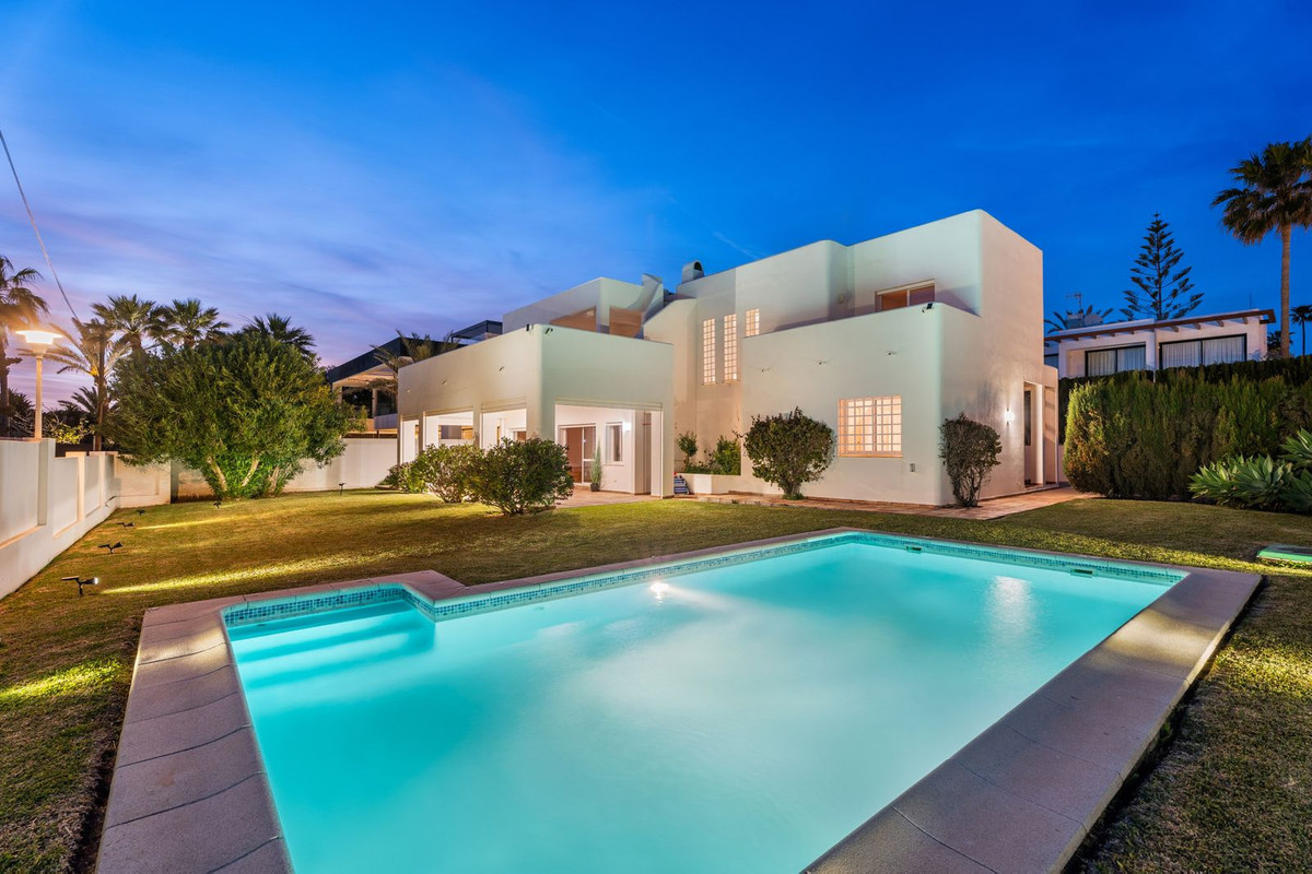 https://cdn.resales-online.com/public/0dajlvabho/properties/6226d64a149a11f08cfb02e0405b089b/w1200/1-7980e48d732b6fc85c14b43b94d2aa54.jpg?v=1755630692