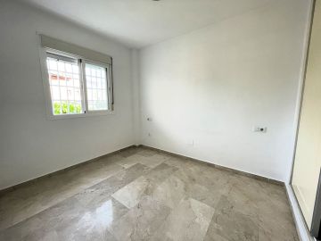 https://cdn.resales-online.com/public/1op5nr1ymv/properties/4e8ae4377d9a11f086ca02a3ded47a2d/w1200/2-5bd7b9d04b45e33852eaf0ec6670150d.jpg?v=1755679973