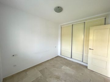 https://cdn.resales-online.com/public/1op5nr1ymv/properties/4e8ae4377d9a11f086ca02a3ded47a2d/w1200/4-c23c0f86247804fa50226aecd8b0b2c8.jpg?v=1755679973