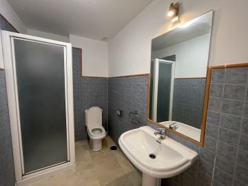 https://cdn.resales-online.com/public/1op5nr1ymv/properties/4e8ae4377d9a11f086ca02a3ded47a2d/w1200/5-3595ad71cbd87be6c3643a4285ef4791.jpg?v=1755679973