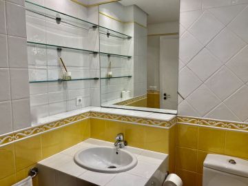 https://cdn.resales-online.com/public/j1agiehb6r/properties/0eb161f77d2711f086ca02a3ded47a2d/w1200/13-5fd73dea700db77384c091ca9818b1a9.jpg?v=1755630315