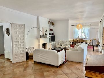 https://cdn.resales-online.com/public/j1agiehb6r/properties/0eb161f77d2711f086ca02a3ded47a2d/w1200/4-c23c0f86247804fa50226aecd8b0b2c8.jpg?v=1755630315