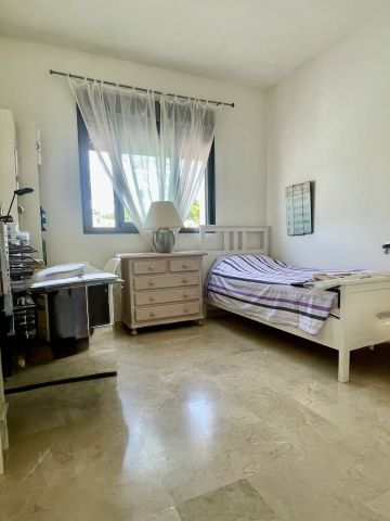 https://cdn.resales-online.com/public/b5pwwvyejo/properties/0dc614747b5611f086ca02a3ded47a2d/w1200/13-5fd73dea700db77384c091ca9818b1a9.jpg?v=1755430820