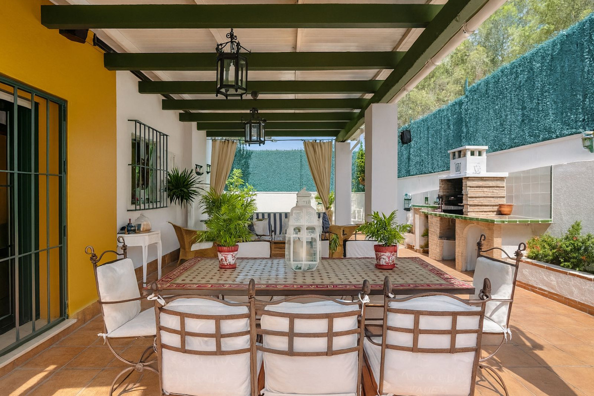 https://cdn.resales-online.com/public/25mec9ljyd/properties/f1b9f6fb79f811f086ca02a3ded47a2d/w1200/1-7980e48d732b6fc85c14b43b94d2aa54.jpg?v=1755281452