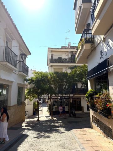 https://cdn.resales-online.com/public/lfdk02ac23/properties/aa1f8577826811f086ca02a3ded47a2d/w1200/1-7980e48d732b6fc85c14b43b94d2aa54.jpg?v=1756208460