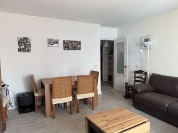 https://cdn.resales-online.com/public/lfdk02ac23/properties/aa1f8577826811f086ca02a3ded47a2d/w1200/8-e64a9055bba3e77ac8aca3b893cdf826.jpg?v=1756208460