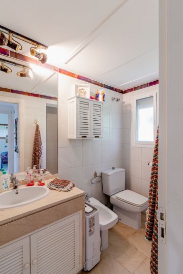 https://cdn.resales-online.com/public/vs9n5zw5gq/properties/159a21c781a911f086ca02a3ded47a2d/w1200/12-53013098fcab6c38b1379cd33298e050.jpg?v=1756288104