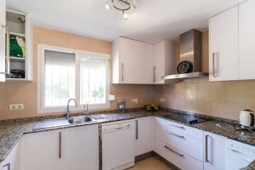 https://cdn.resales-online.com/public/vs9n5zw5gq/properties/159a21c781a911f086ca02a3ded47a2d/w1200/7-aa4cc561180b369757c0bb4af9886cd3.jpg?v=1756288104