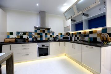 https://cdn.resales-online.com/public/vj79r8sgv9/properties/fb307b1b03a111eeb6600217bc231ef4/w1200/19-d0ed7da2012a09046d307c195d98e7d6.jpg?v=1685974073