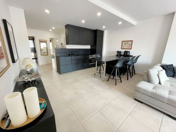https://cdn.resales-online.com/public/ti8i3ng8rd/properties/849f08eb819f11f086ca02a3ded47a2d/w1200/13-5fd73dea700db77384c091ca9818b1a9.jpg?v=1756315370
