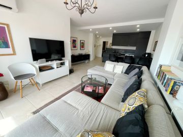 https://cdn.resales-online.com/public/ti8i3ng8rd/properties/849f08eb819f11f086ca02a3ded47a2d/w1200/2-5bd7b9d04b45e33852eaf0ec6670150d.jpg?v=1756315370