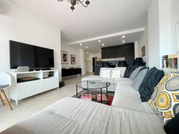 https://cdn.resales-online.com/public/ti8i3ng8rd/properties/849f08eb819f11f086ca02a3ded47a2d/w1200/9-467d0cee5b725f3ef65f102a0c2e69c0.jpg?v=1756315370