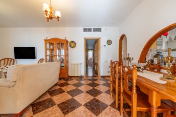 https://cdn.resales-online.com/public/k9ao9bki7f/properties/12366a32bd0d11ef84cf0217bc231ef4/w1200/17-dd5fcd4f0eb487dfa3803f7e20814c0e.jpg?v=1738050948