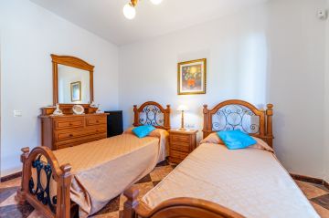 https://cdn.resales-online.com/public/k9ao9bki7f/properties/12366a32bd0d11ef84cf0217bc231ef4/w1200/22-bcf8e6250e0bab365f900a8ac31ac040.jpg?v=1738050948