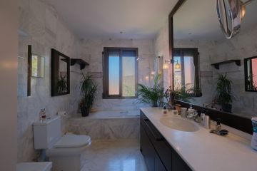 https://cdn.resales-online.com/public/sb5m6pabs6/properties/dca3b5b084ad11f086ca02a3ded47a2d/w1200/16-ec67b526875bf0124b6ce4328a754439.jpg?v=1756471174
