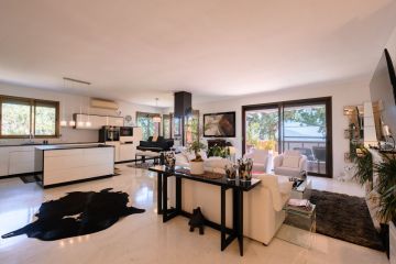 https://cdn.resales-online.com/public/sb5m6pabs6/properties/dca3b5b084ad11f086ca02a3ded47a2d/w1200/3-e898b2bb2a2fdfd06d2c39894dce8316.jpg?v=1756471174