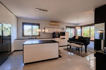https://cdn.resales-online.com/public/sb5m6pabs6/properties/dca3b5b084ad11f086ca02a3ded47a2d/w1200/7-aa4cc561180b369757c0bb4af9886cd3.jpg?v=1756471174