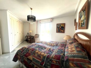 https://cdn.resales-online.com/public/l5qiehb852/properties/ec56b9c983fe11f086ca02a3ded47a2d/w1200/13-5fd73dea700db77384c091ca9818b1a9.jpg?v=1756554921