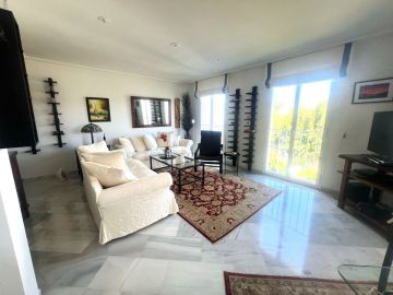 https://cdn.resales-online.com/public/l5qiehb852/properties/ec56b9c983fe11f086ca02a3ded47a2d/w1200/3-e898b2bb2a2fdfd06d2c39894dce8316.jpg?v=1756554921