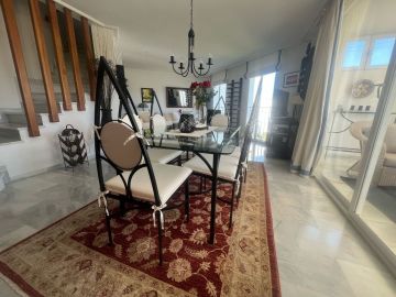 https://cdn.resales-online.com/public/l5qiehb852/properties/ec56b9c983fe11f086ca02a3ded47a2d/w1200/4-c23c0f86247804fa50226aecd8b0b2c8.jpg?v=1756554921