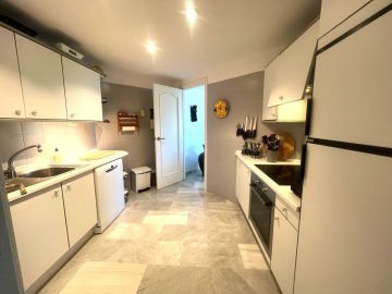 https://cdn.resales-online.com/public/l5qiehb852/properties/ec56b9c983fe11f086ca02a3ded47a2d/w1200/6-241328e1bcc9c0d8ce1222beb6c967a8.jpg?v=1756554921