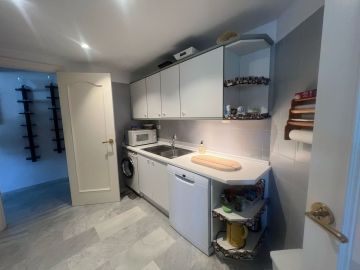 https://cdn.resales-online.com/public/l5qiehb852/properties/ec56b9c983fe11f086ca02a3ded47a2d/w1200/7-aa4cc561180b369757c0bb4af9886cd3.jpg?v=1756554921