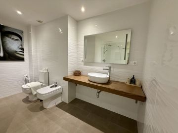 https://cdn.resales-online.com/public/q2571hsmbz2fz3bi/properties/a153d7fa88af11f086ca02a3ded47a2d/w1200/23-79897b85162c6a486c7a4d1eb46924dd.jpg?v=1756901264