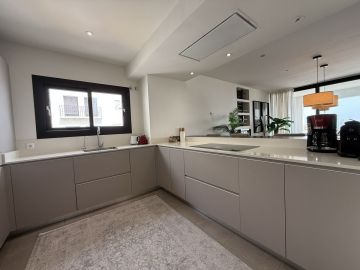 https://cdn.resales-online.com/public/q2571hsmbz2fz3bi/properties/a153d7fa88af11f086ca02a3ded47a2d/w1200/5-3595ad71cbd87be6c3643a4285ef4791.jpg?v=1756901264