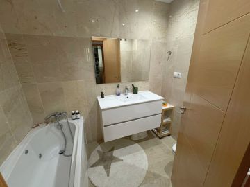 https://cdn.resales-online.com/public/vj79r8sgv9/properties/b628c37a88ae11f086ca02a3ded47a2d/w1200/13-5fd73dea700db77384c091ca9818b1a9.jpg?v=1756899553