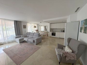 https://cdn.resales-online.com/public/vj79r8sgv9/properties/b628c37a88ae11f086ca02a3ded47a2d/w1200/3-e898b2bb2a2fdfd06d2c39894dce8316.jpg?v=1756899553