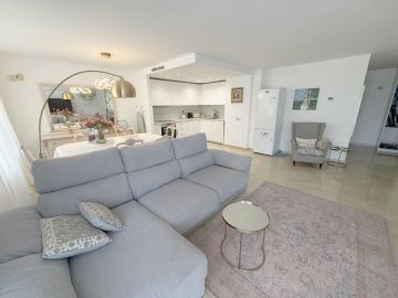 https://cdn.resales-online.com/public/vj79r8sgv9/properties/b628c37a88ae11f086ca02a3ded47a2d/w1200/4-c23c0f86247804fa50226aecd8b0b2c8.jpg?v=1756899553