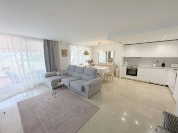 https://cdn.resales-online.com/public/vj79r8sgv9/properties/b628c37a88ae11f086ca02a3ded47a2d/w1200/6-241328e1bcc9c0d8ce1222beb6c967a8.jpg?v=1756899553