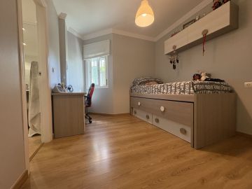 https://cdn.resales-online.com/public/dd5udt3bzb25mdc8/properties/8ce6d862898211f086ca02a3ded47a2d/w1200/2-5bd7b9d04b45e33852eaf0ec6670150d.jpg?v=1756991388