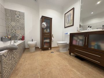 https://cdn.resales-online.com/public/dd5udt3bzb25mdc8/properties/8ce6d862898211f086ca02a3ded47a2d/w1200/4-c23c0f86247804fa50226aecd8b0b2c8.jpg?v=1756991388