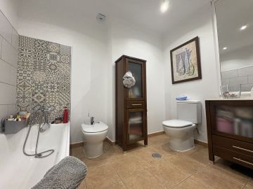 https://cdn.resales-online.com/public/dd5udt3bzb25mdc8/properties/8ce6d862898211f086ca02a3ded47a2d/w1200/5-3595ad71cbd87be6c3643a4285ef4791.jpg?v=1756991388