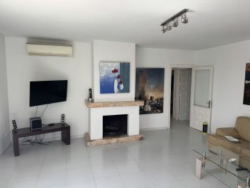 https://cdn.resales-online.com/public/ljzevzw57hvw4a7r/properties/5993e40b88e011f086ca02a3ded47a2d/w1200/14-d70dc3102c00d7be0e872dfe1c1f86d7.jpg?v=1756920600