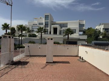 https://cdn.resales-online.com/public/ljzevzw57hvw4a7r/properties/5993e40b88e011f086ca02a3ded47a2d/w1200/20-d1f7658cbe4ba6cd8666fec30fba80ad.jpg?v=1756920600