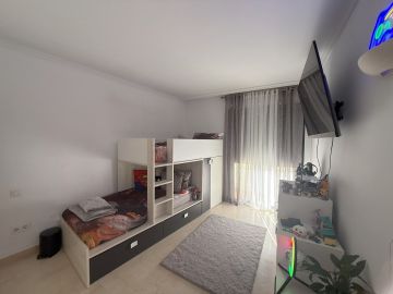https://cdn.resales-online.com/public/0028658skg/properties/124a6a8688cf11f086ca02a3ded47a2d/w1200/10-bb915d1cb19341576dcdc994b81ab9c5.jpg?v=1756913805