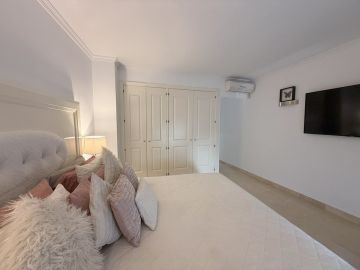 https://cdn.resales-online.com/public/0028658skg/properties/124a6a8688cf11f086ca02a3ded47a2d/w1200/8-e64a9055bba3e77ac8aca3b893cdf826.jpg?v=1756913805
