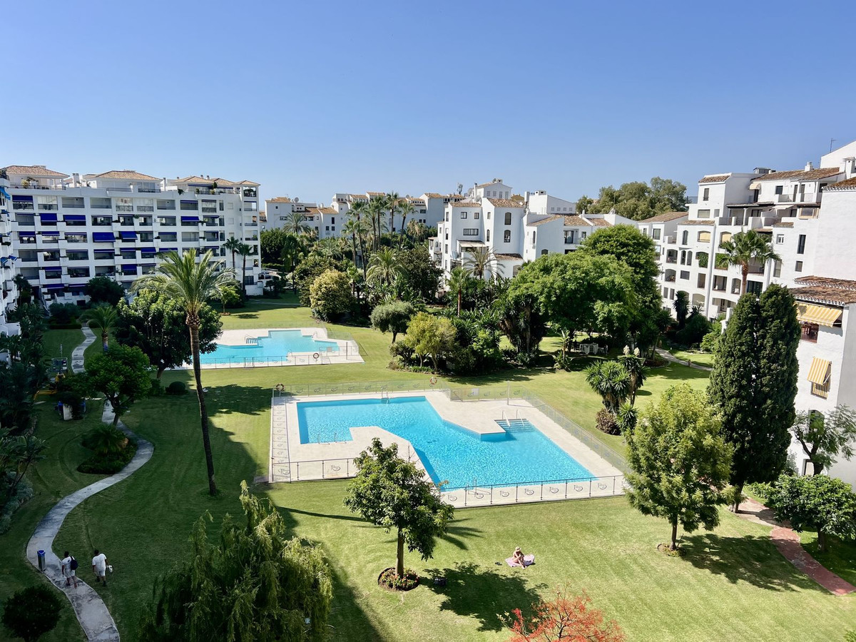 https://cdn.resales-online.com/public/woaghgjz50/properties/bbfea661881f11f086ca02a3ded47a2d/w1200/1-7980e48d732b6fc85c14b43b94d2aa54.jpg?v=1757348374