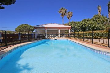 https://cdn.resales-online.com/public/up35jgrhau/properties/07b91f5a8ff511f086ca02a3ded47a2d/w1200/14-d70dc3102c00d7be0e872dfe1c1f86d7.jpg?v=1757699563