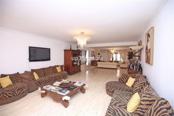 https://cdn.resales-online.com/public/up35jgrhau/properties/07b91f5a8ff511f086ca02a3ded47a2d/w1200/21-2c707e7c511429b4f8ec4ee5f221ddb6.jpg?v=1757699563