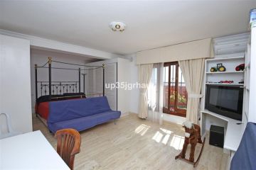 https://cdn.resales-online.com/public/up35jgrhau/properties/07b91f5a8ff511f086ca02a3ded47a2d/w1200/24-613bbc26f32d7013d348ef202dd30a43.jpg?v=1757699563