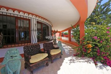 https://cdn.resales-online.com/public/up35jgrhau/properties/07b91f5a8ff511f086ca02a3ded47a2d/w1200/28-ef19a2c59920e2e087cd278a51b6dbf8.jpg?v=1757699563