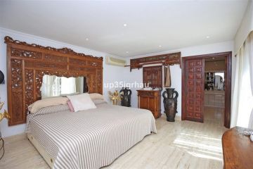 https://cdn.resales-online.com/public/up35jgrhau/properties/07b91f5a8ff511f086ca02a3ded47a2d/w1200/4-c23c0f86247804fa50226aecd8b0b2c8.jpg?v=1757699563